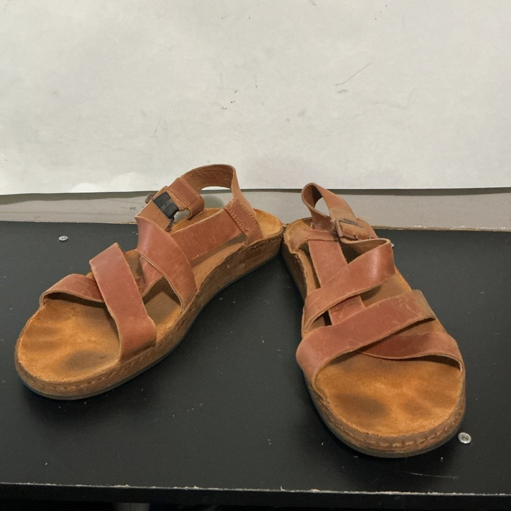 Chaco  Rust  Leather Sandals Womens size 9, EU 40.